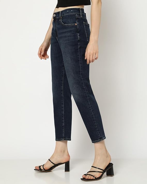 GAP Women’s Relaxed Fit Mid Rise Mid Washed Jeans