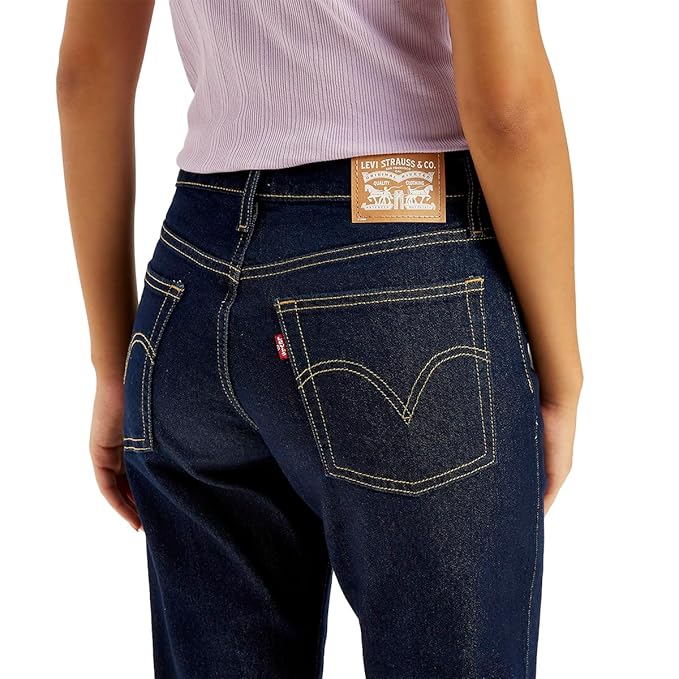 Levi's Women's 724 Mid Rise Wedgie Straight Fit Jeans
